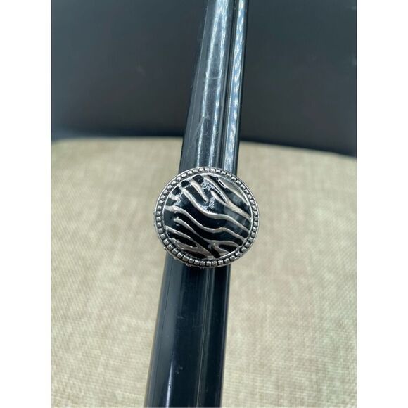 Vintage Premier Design Zebra Silver Tone & Black  Enamel Statement Ring Size 8 - Picture 3 of 7